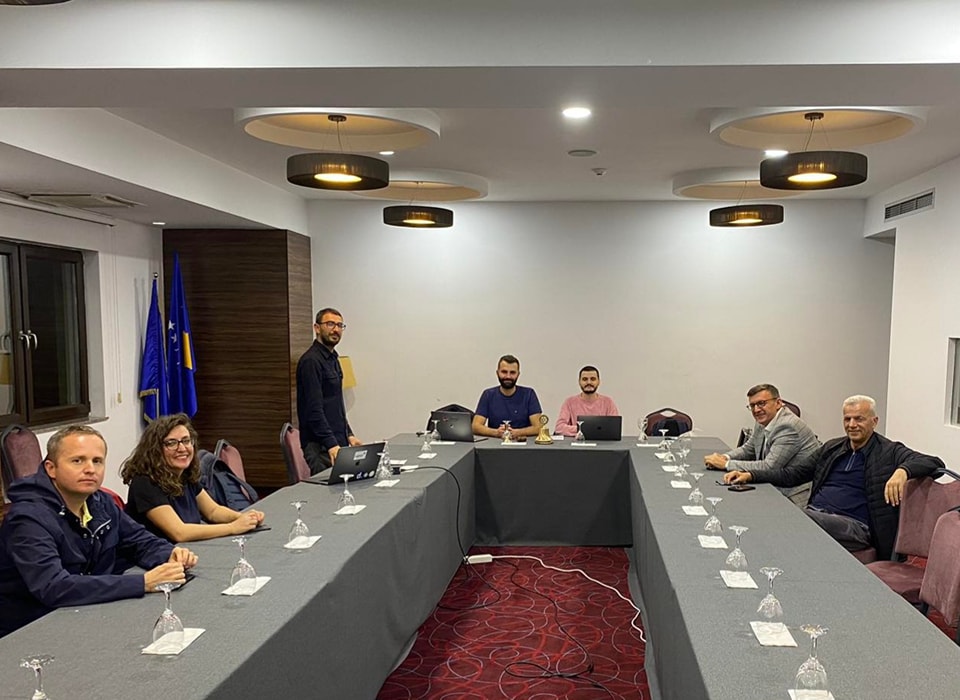 Në takimin e 47 Rotariani jonë Muhamet Jashanica prezanton projektin e tij “Amplifying Change: Empowering Kosovo’s Environment, Inheritance Equality, and RAE Rights through Podcasts”
